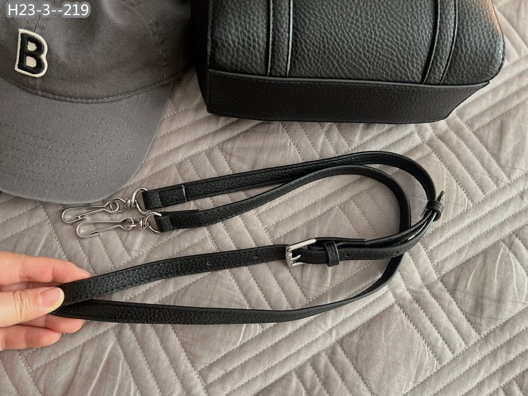 BALENCIAGA EVERYDAY XXS TOTE BAG IN BLACK 23CM 551815D6W2N1000