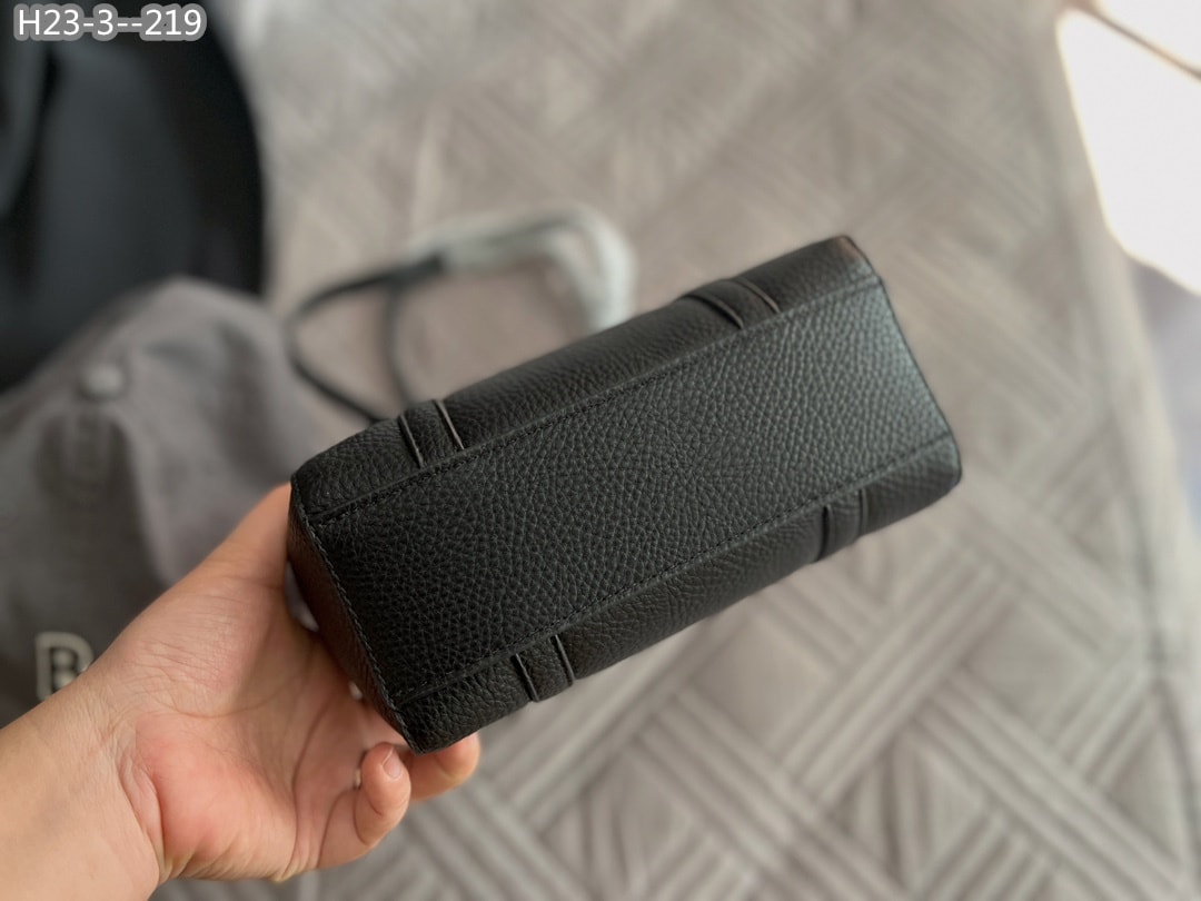 BALENCIAGA EVERYDAY XXS TOTE BAG IN BLACK 23CM 551815D6W2N1000