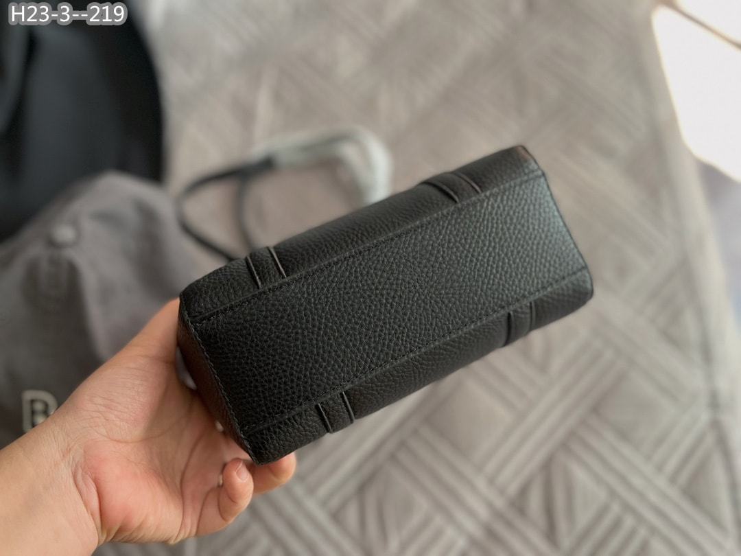 BALENCIAGA EVERYDAY XXS TOTE BAG IN BLACK 23CM 551815D6W2N1000