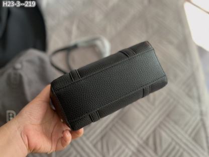 BALENCIAGA EVERYDAY XXS TOTE BAG IN BLACK 23CM 551815D6W2N1000