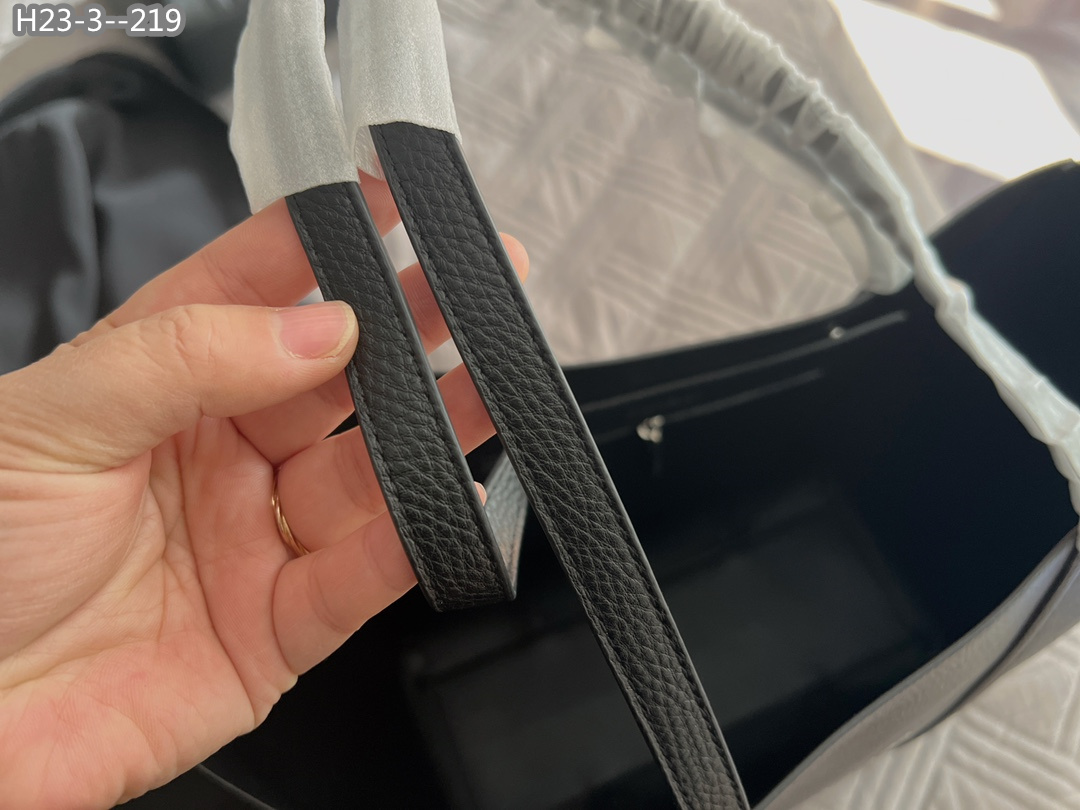 BALENCIAGA EVERYDAY TOTE BAG IN BLACK 36CM