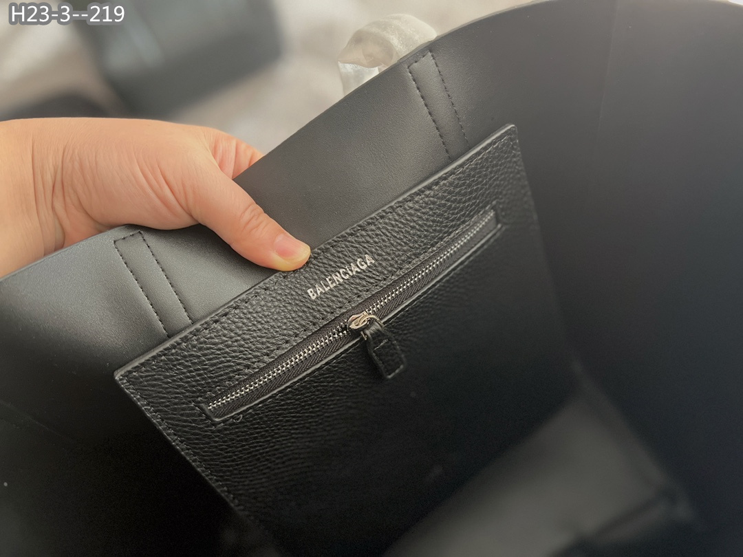 BALENCIAGA EVERYDAY TOTE BAG IN BLACK 36CM
