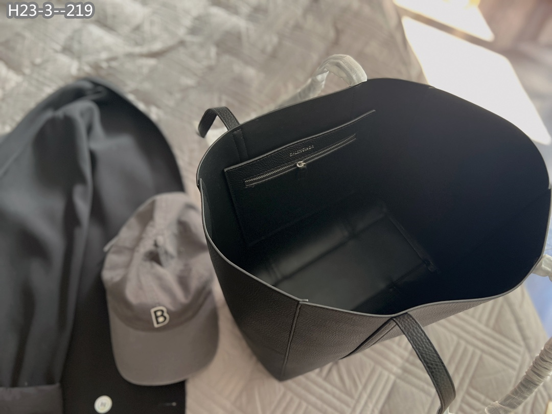 BALENCIAGA EVERYDAY TOTE BAG IN BLACK 36CM