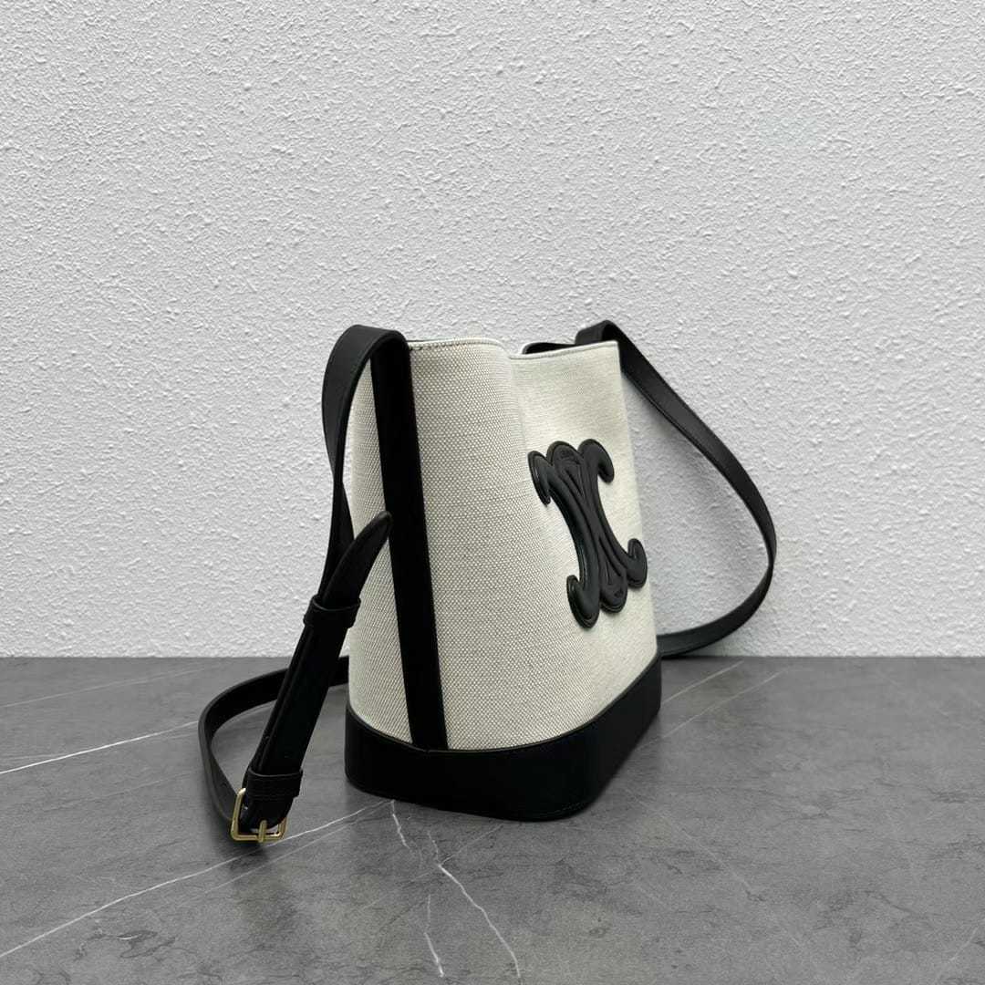 CE TRIOMPHE BUCKET BAG WHITE 22CM