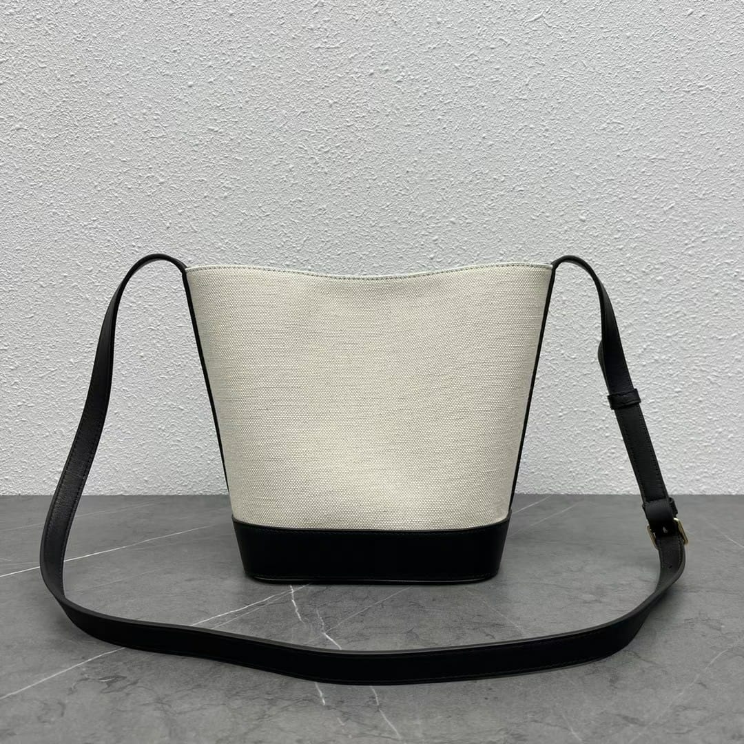 CE TRIOMPHE BUCKET BAG WHITE 22CM