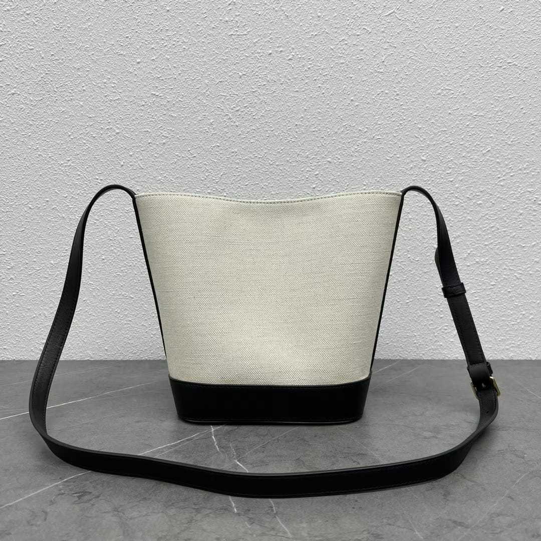 CE TRIOMPHE BUCKET BAG WHITE 22CM