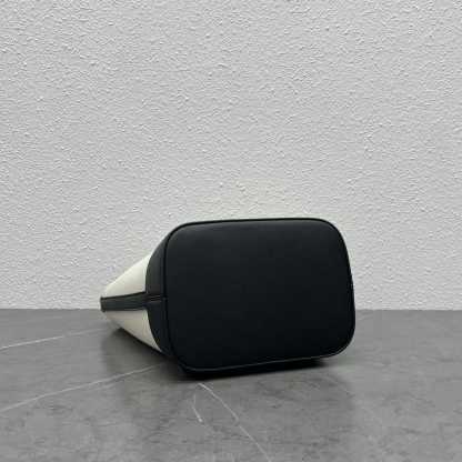 CE TRIOMPHE BUCKET BAG WHITE 22CM