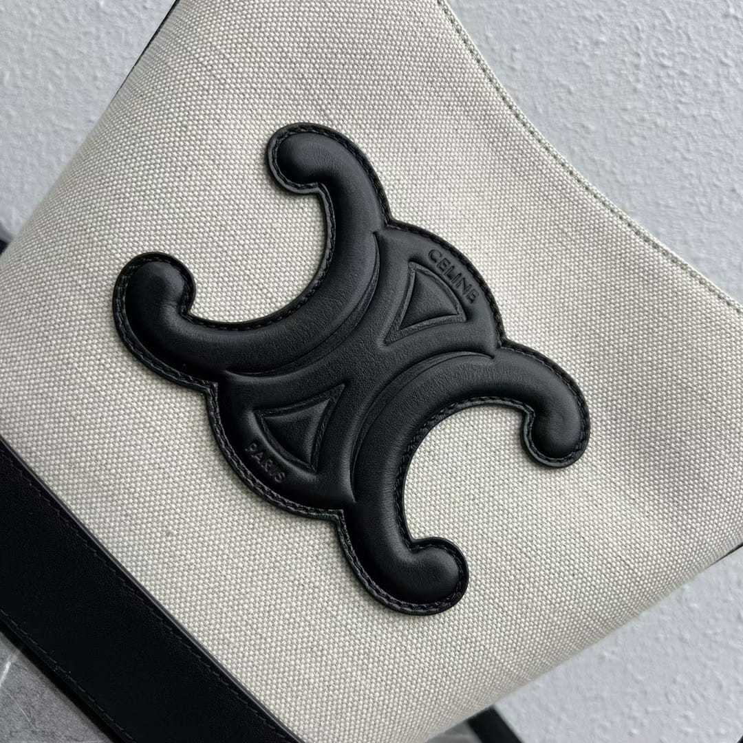 CE TRIOMPHE BUCKET BAG WHITE 22CM