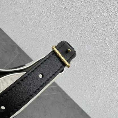 CE TRIOMPHE BUCKET BAG WHITE 22CM