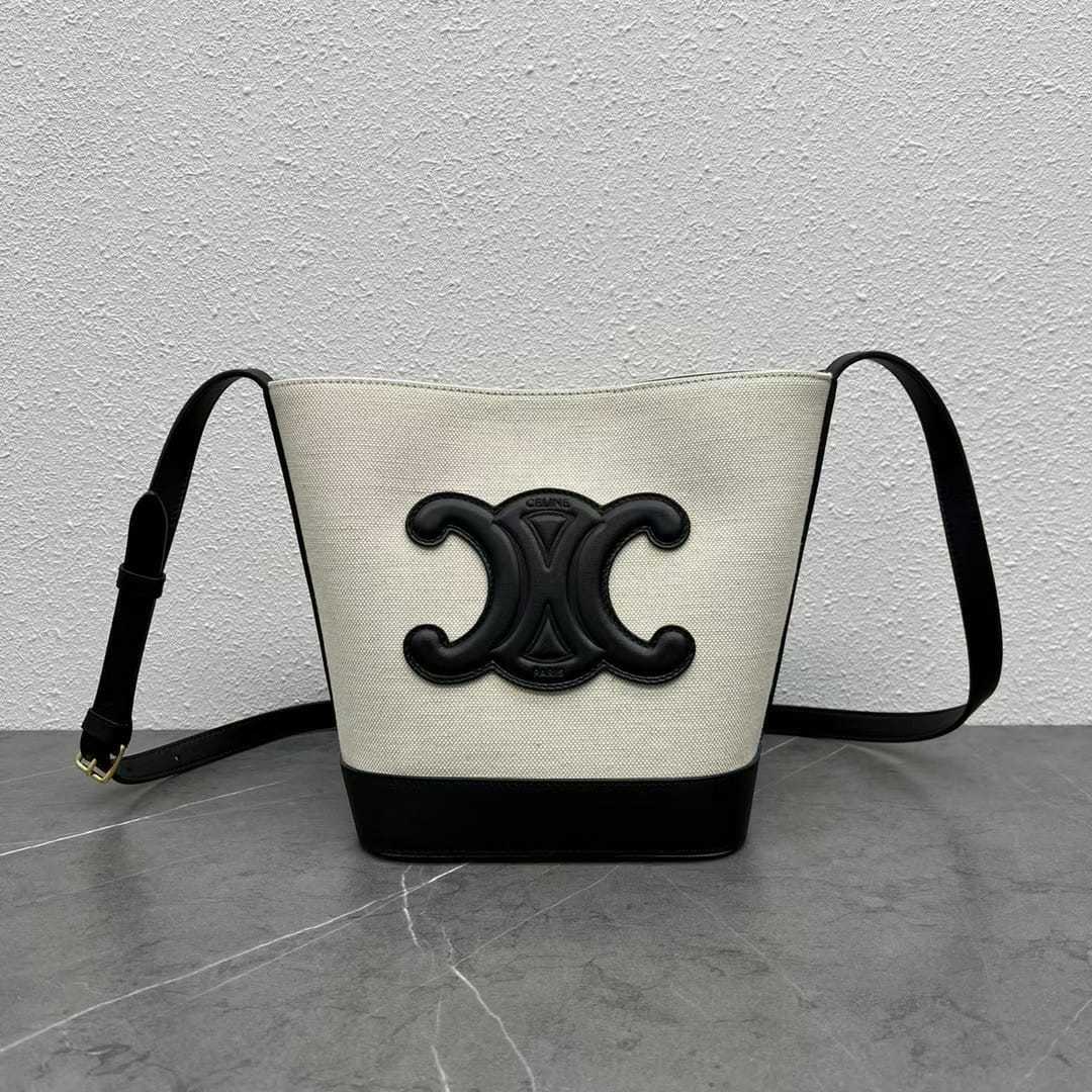 CE TRIOMPHE BUCKET BAG WHITE 22CM