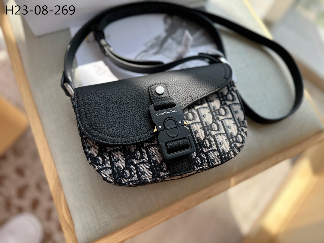 DOR SADDLE POUCH WITH STRAP BLACK 19CM 2ADCA435YKS H27E