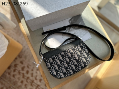 DOR SADDLE POUCH WITH STRAP BLACK 19CM 2ADCA435YKS H27E