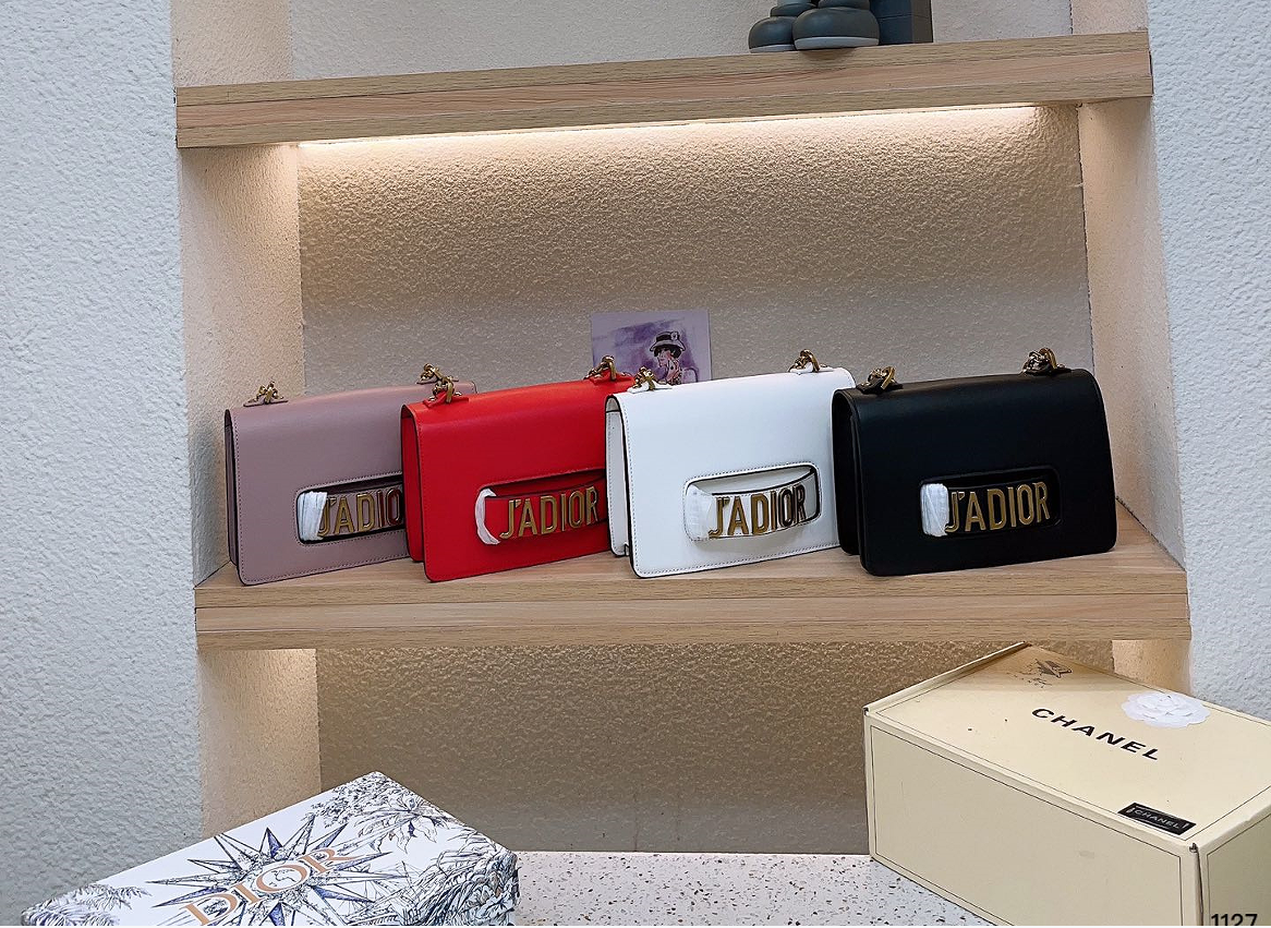 DOR J'ADOR FLAP BAG WITH CHAIN WHITE 25CM