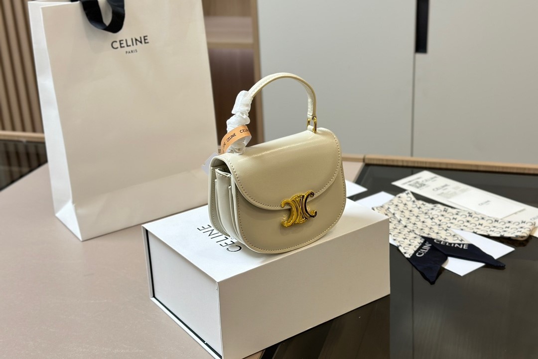 CE MINI BESACE CLEA IN SHINY CALFSKIN NUDE 15CM 10L063ETZ 03ND