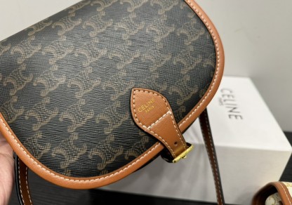 CE MEDIUM FOLCO BAG IN TRIOMPHE CANVAS AND CALFSKIN TAN 19CM 191502BZJ 04LU