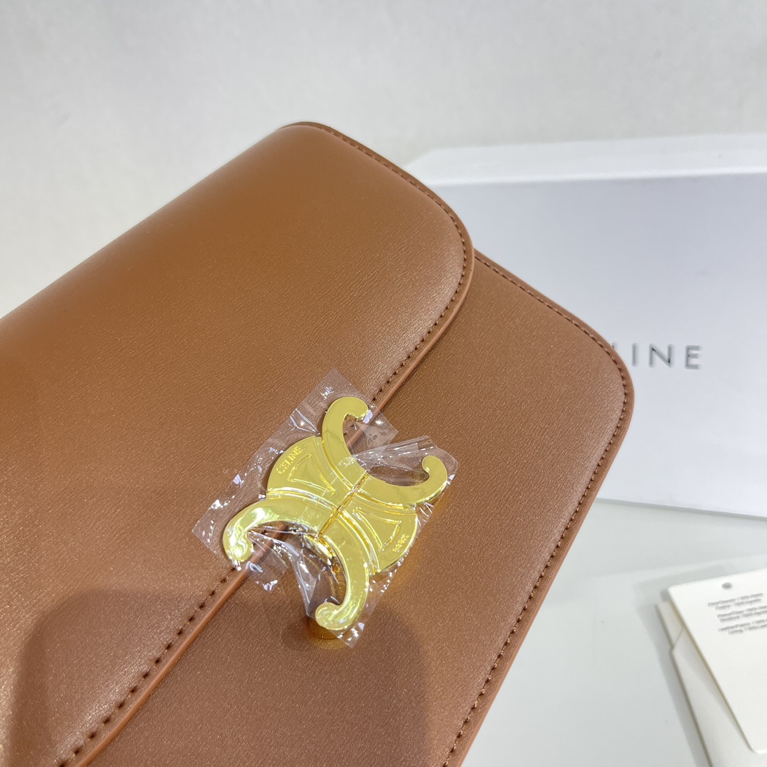 CE TEEN TRIOMPHE BAG IN SHINY CALFSKIN BROWN 18CM