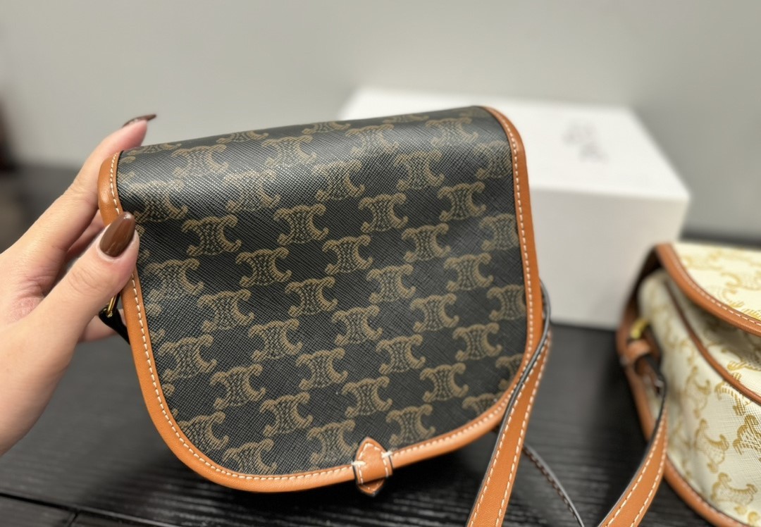 CE MEDIUM FOLCO BAG IN TRIOMPHE CANVAS AND CALFSKIN TAN 19CM 191502BZJ 04LU