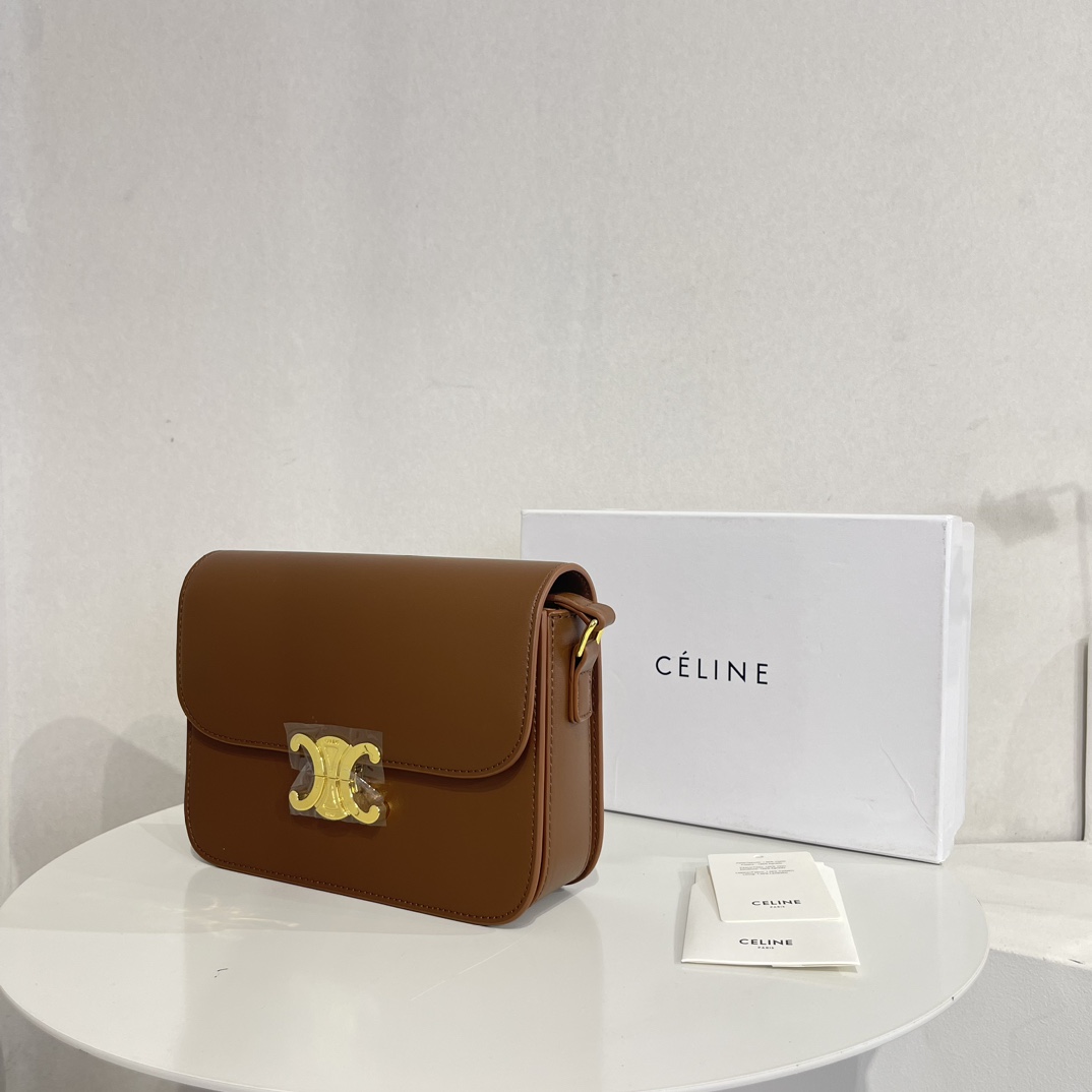 CE TEEN TRIOMPHE BAG IN SHINY CALFSKIN BROWN 18CM