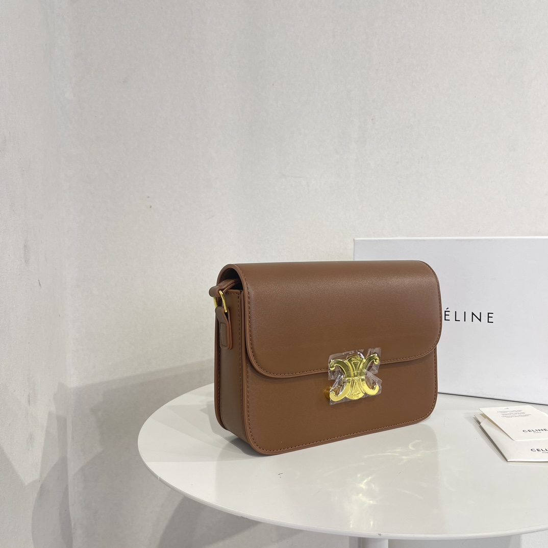 CE TEEN TRIOMPHE BAG IN SHINY CALFSKIN BROWN 18CM