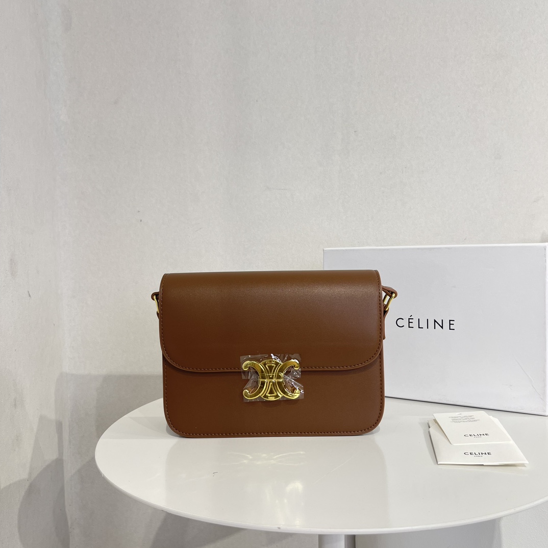 CE TEEN TRIOMPHE BAG IN SHINY CALFSKIN BROWN 18CM