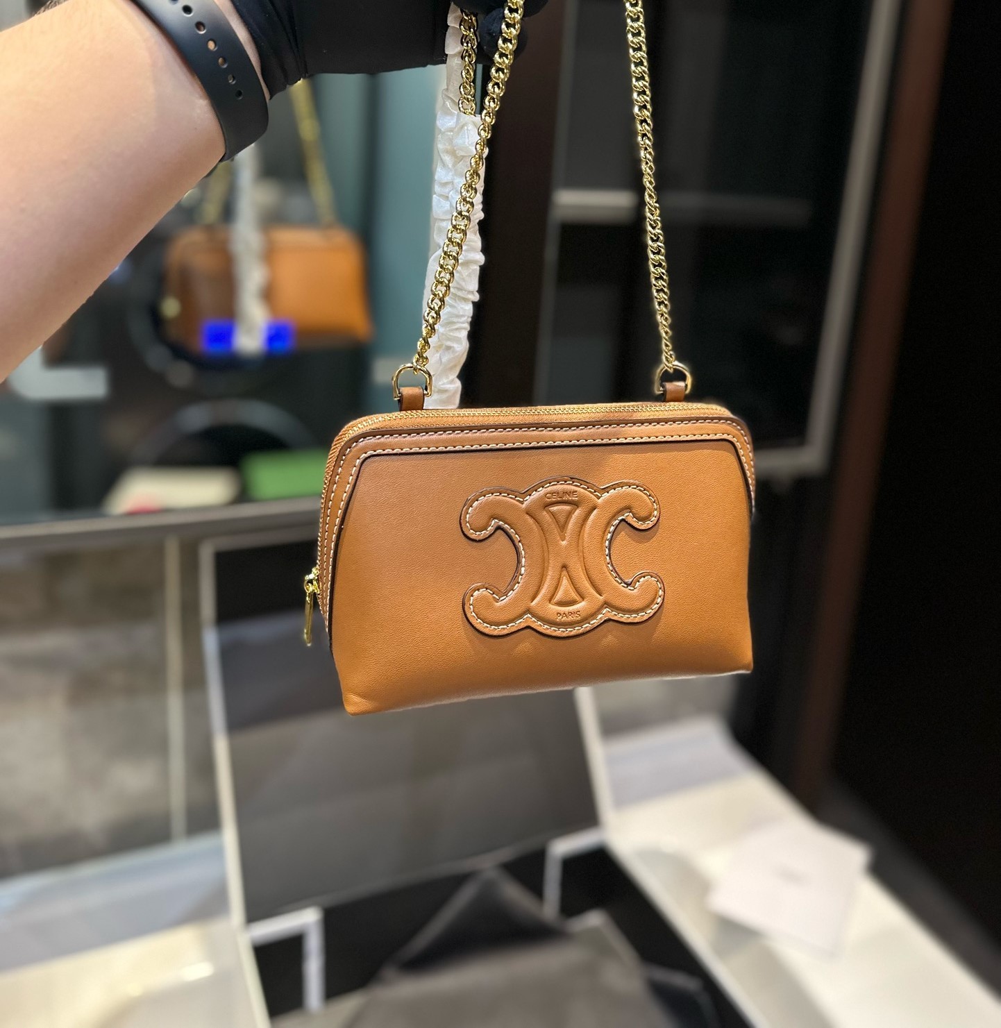 CE CLUTCH ON CHAIN CUIR TRIOMPHE IN TEXTILE AND CALFSKIN BROWN 17CM 10E383DR8 04LU