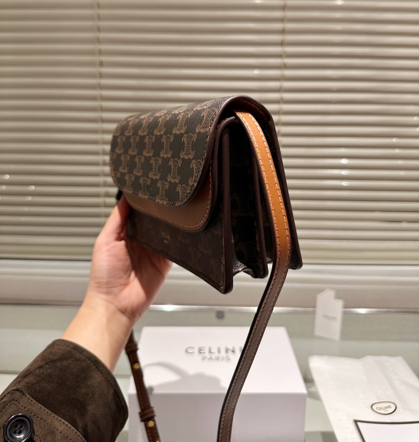 CE WALLET ON STRAP IN TRIOMPHE CANVAS AND SMOOTH LAMBSKIN TAN 20CM