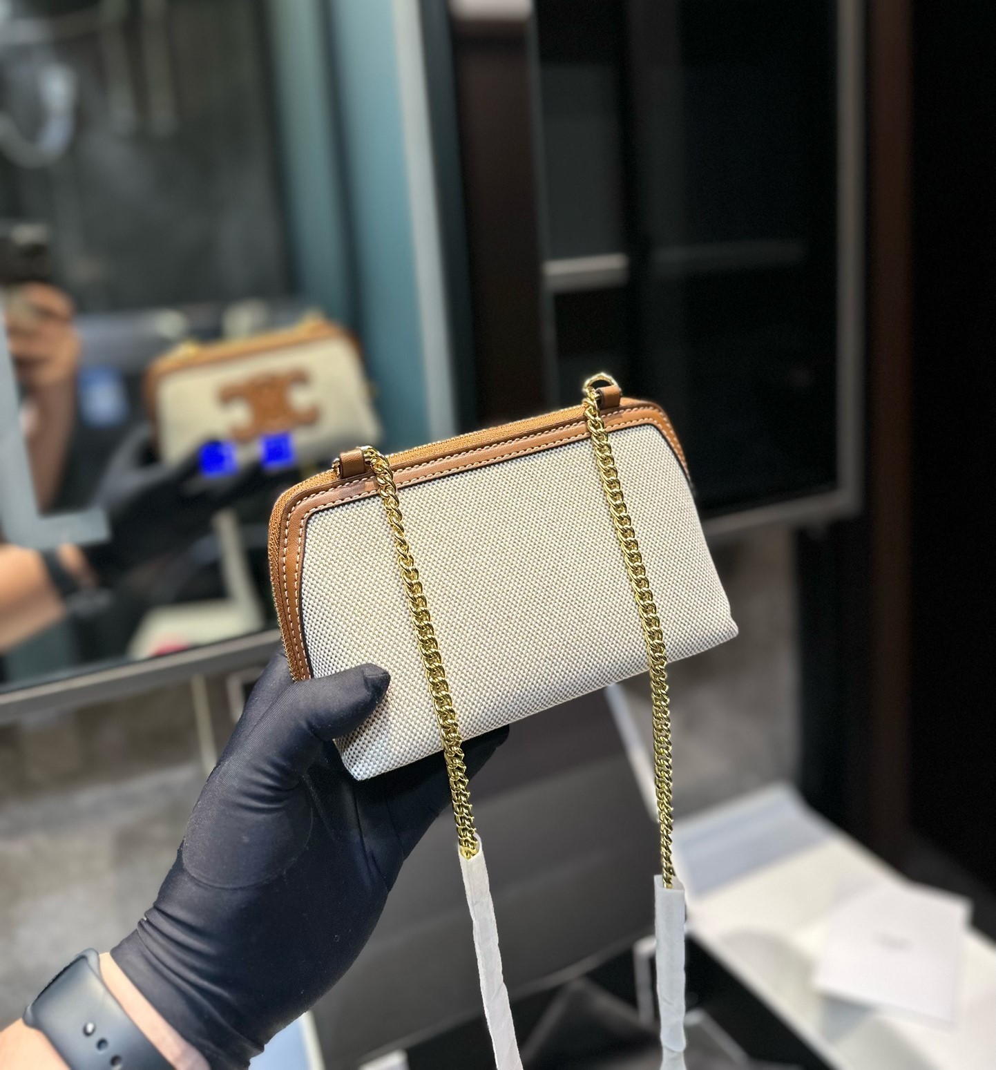 CE CLUTCH ON CHAIN CUIR TRIOMPHE IN TEXTILE AND CALFSKIN NATURAL TAN 17CM