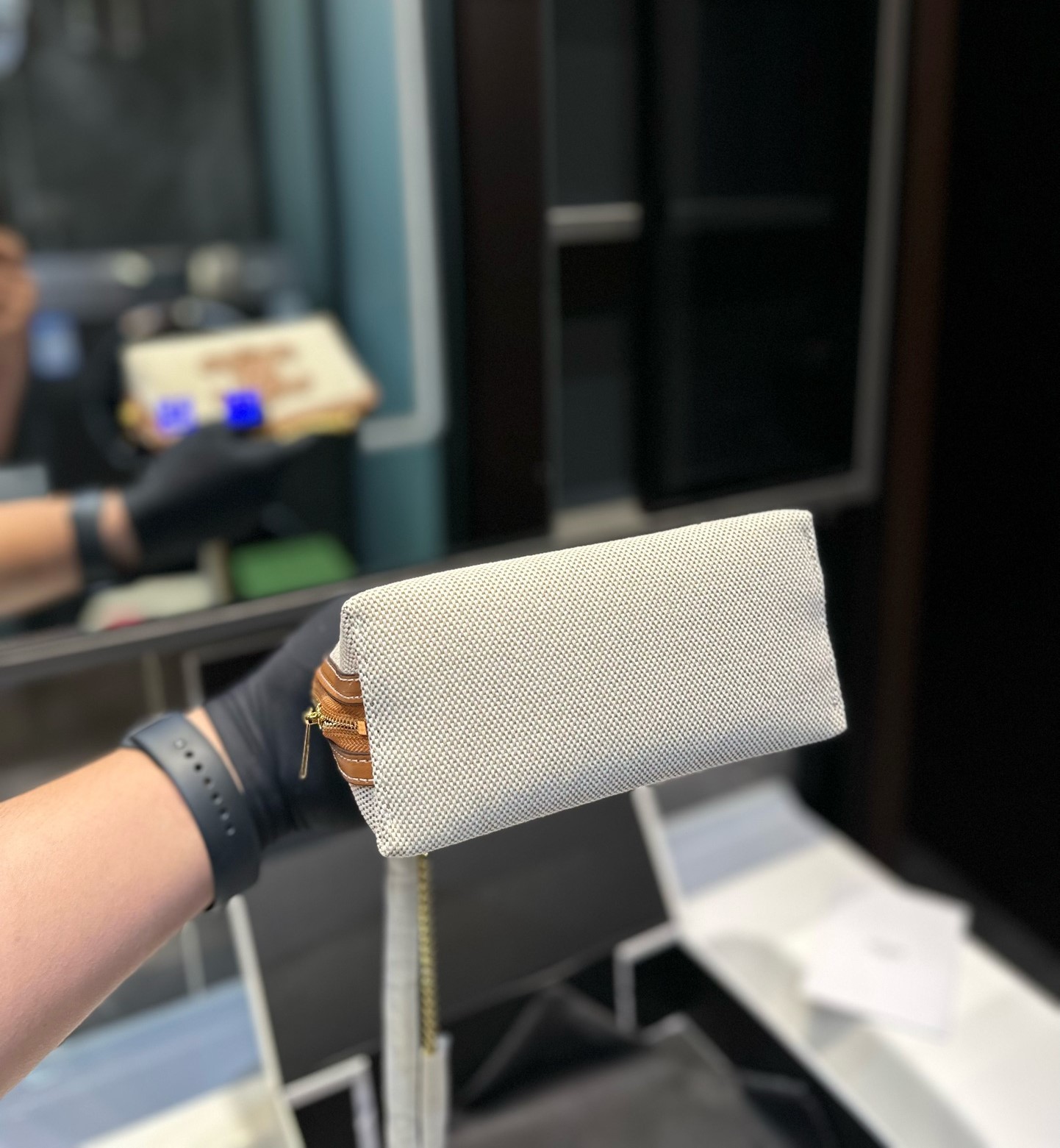 CE CLUTCH ON CHAIN CUIR TRIOMPHE IN TEXTILE AND CALFSKIN NATURAL TAN 17CM