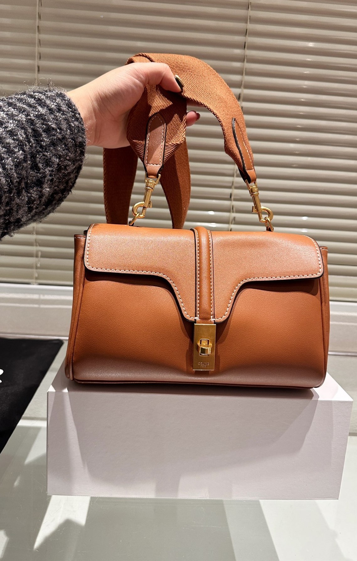 CE TEEN SOFT 16 IN SMOOTH CALFSKIN TAN 24CM 196853CR4 04LU