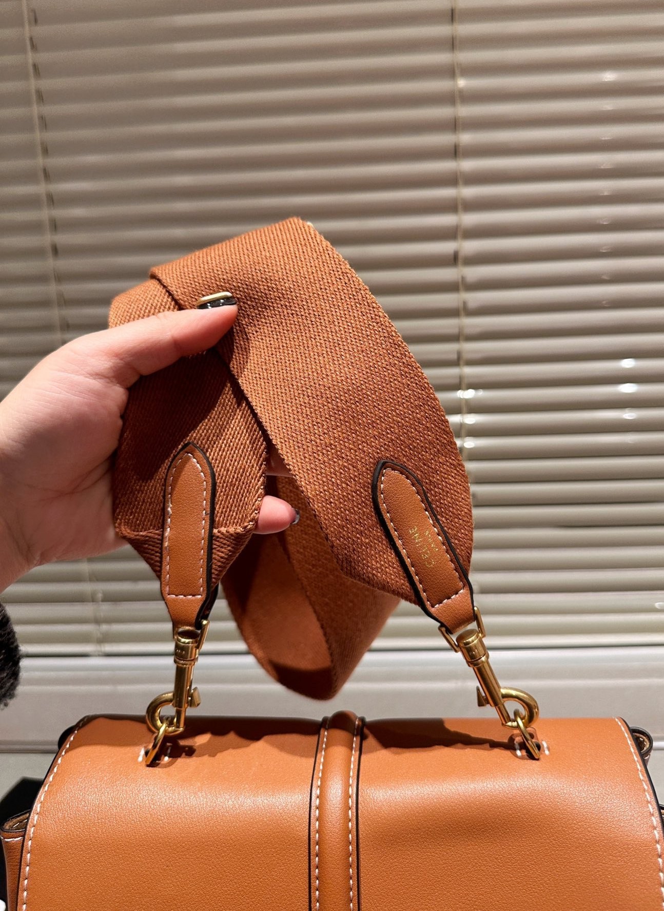 CE TEEN SOFT 16 IN SMOOTH CALFSKIN TAN 24CM 196853CR4 04LU