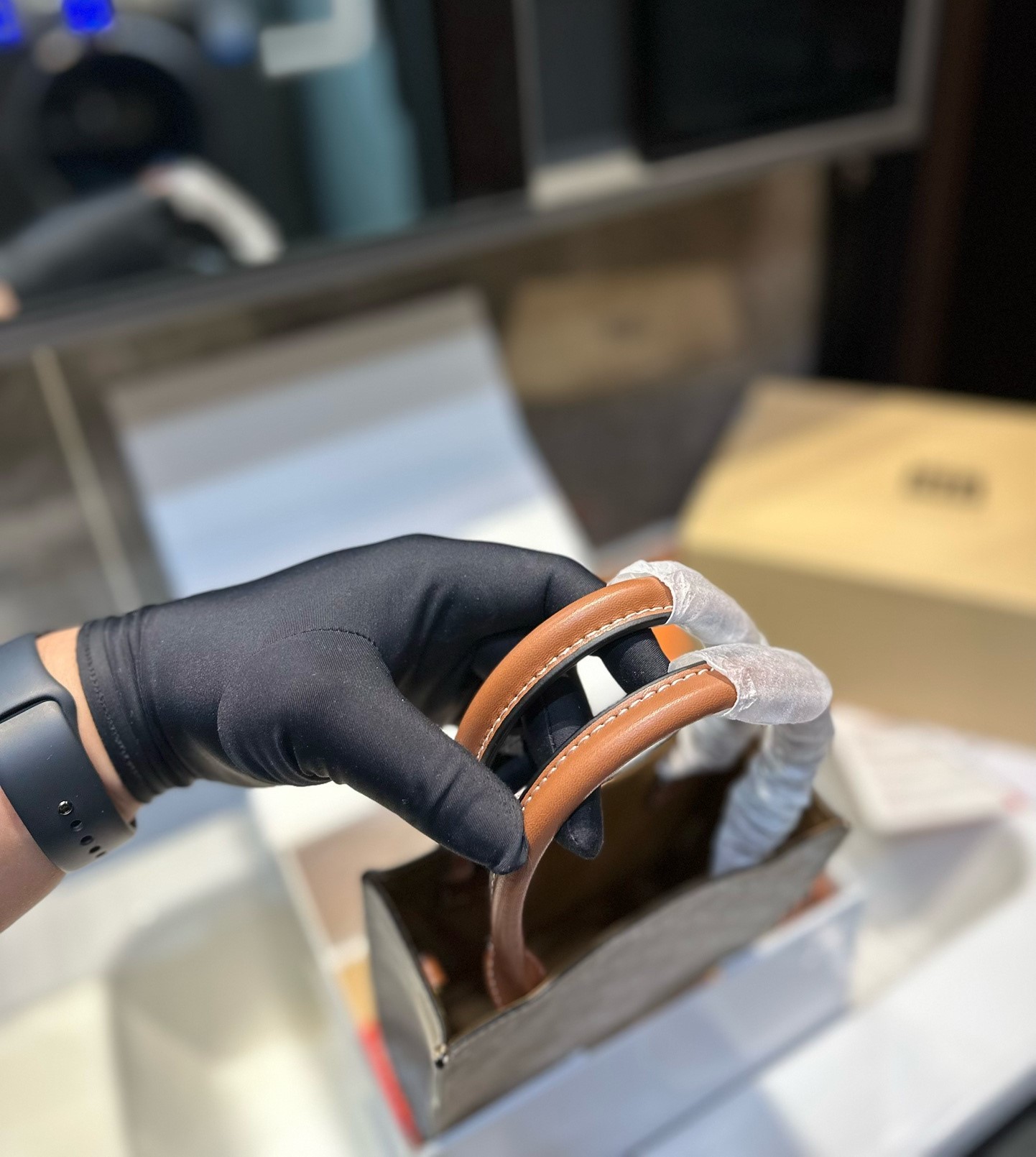 CE MINI VERTICAL CABAS IN TRIOMPHE CANVAS AND CALFSKIN GREGE 19CM 194372FLB 02GR