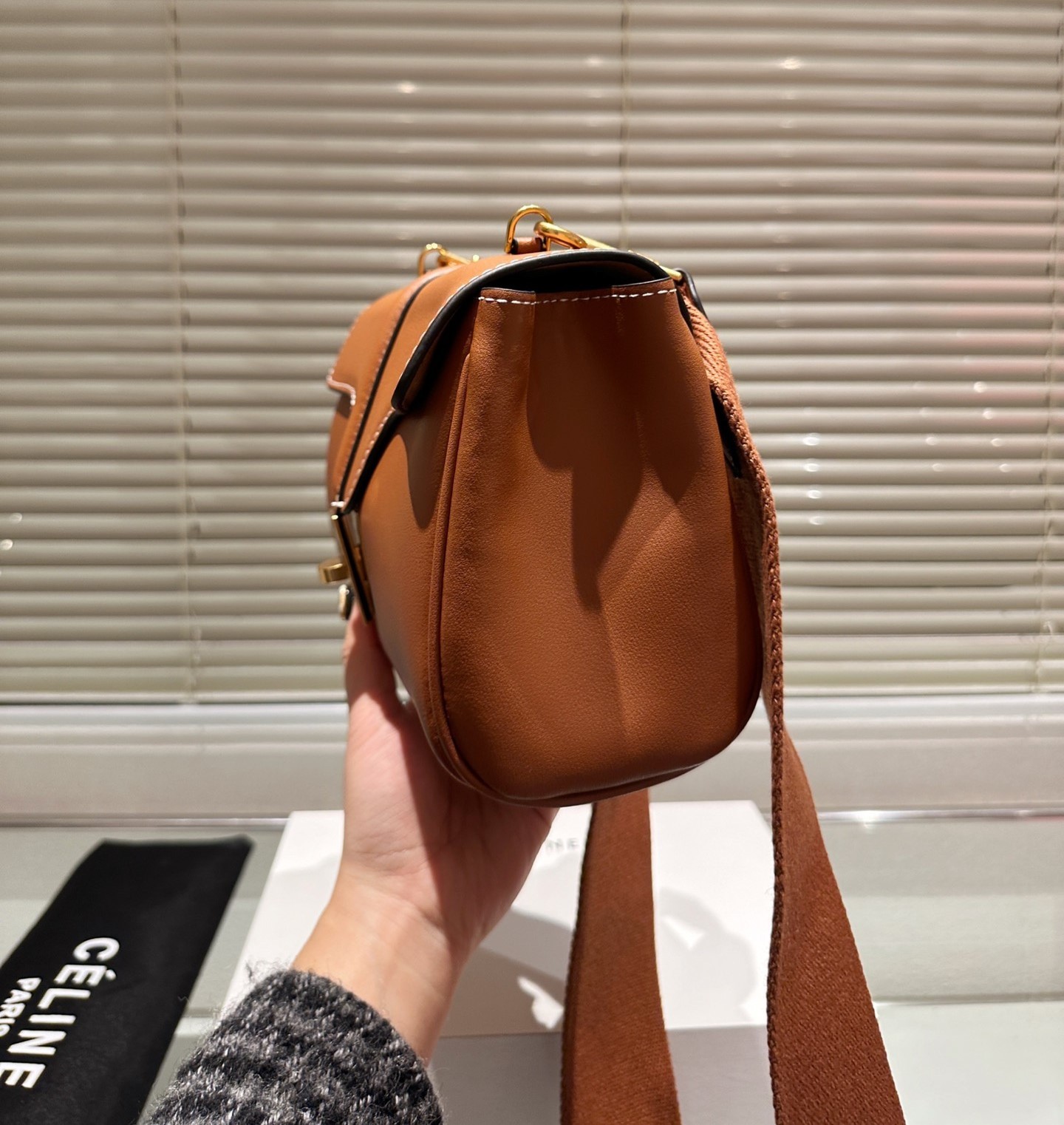 CE TEEN SOFT 16 IN SMOOTH CALFSKIN TAN 24CM 196853CR4 04LU