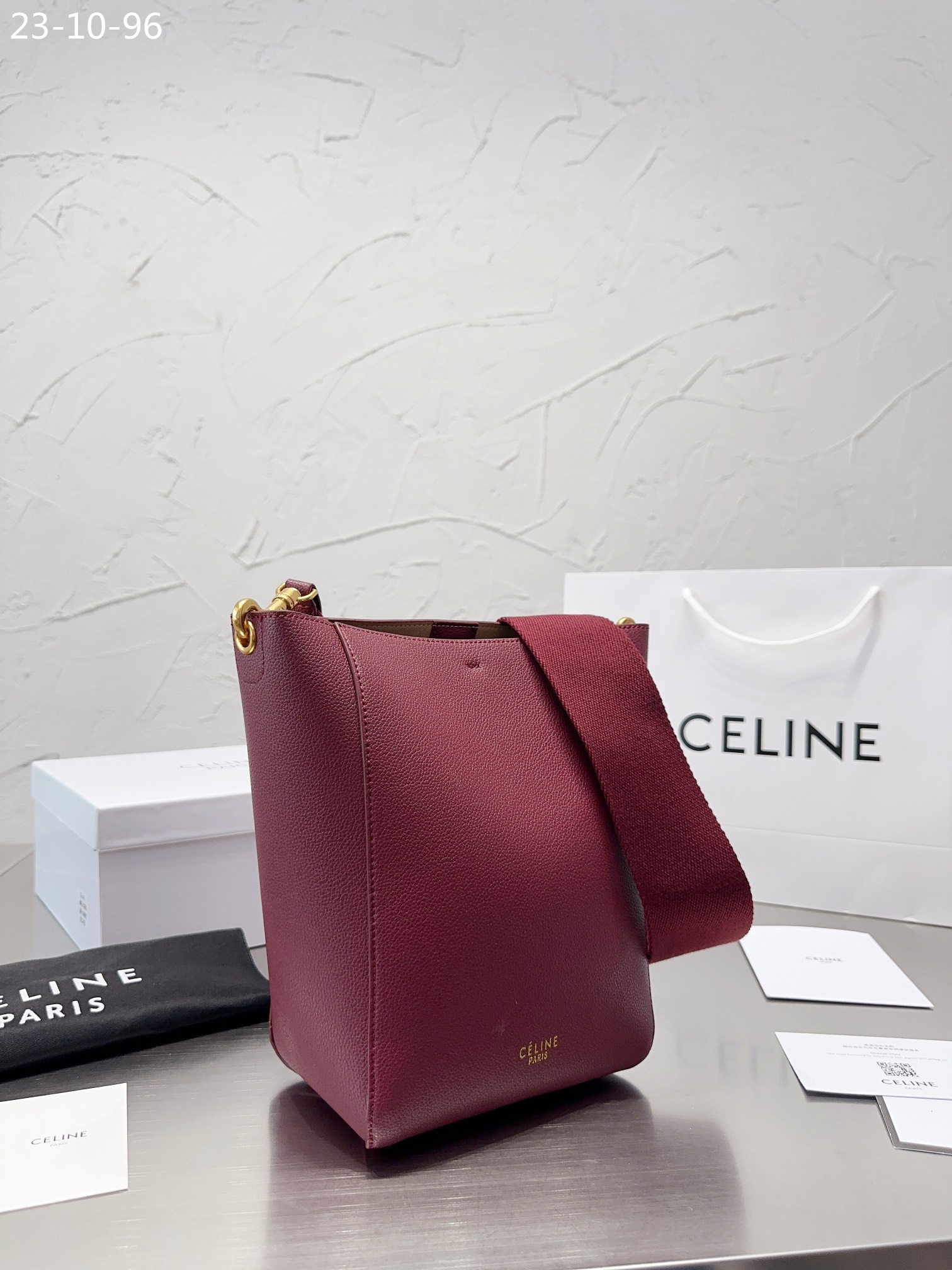 CE SANGLE SMALL BUCKET BAG IN SOFT GRAINED CALFSKIN BURGUNDY 26CM