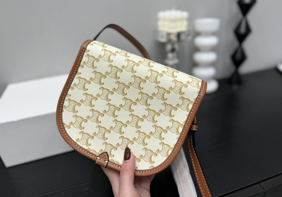 CE MEDIUM FOLCO BAG IN TRIOMPHE CANVAS AND CALFSKIN WHITE 19CM 191502BZJ 01BC