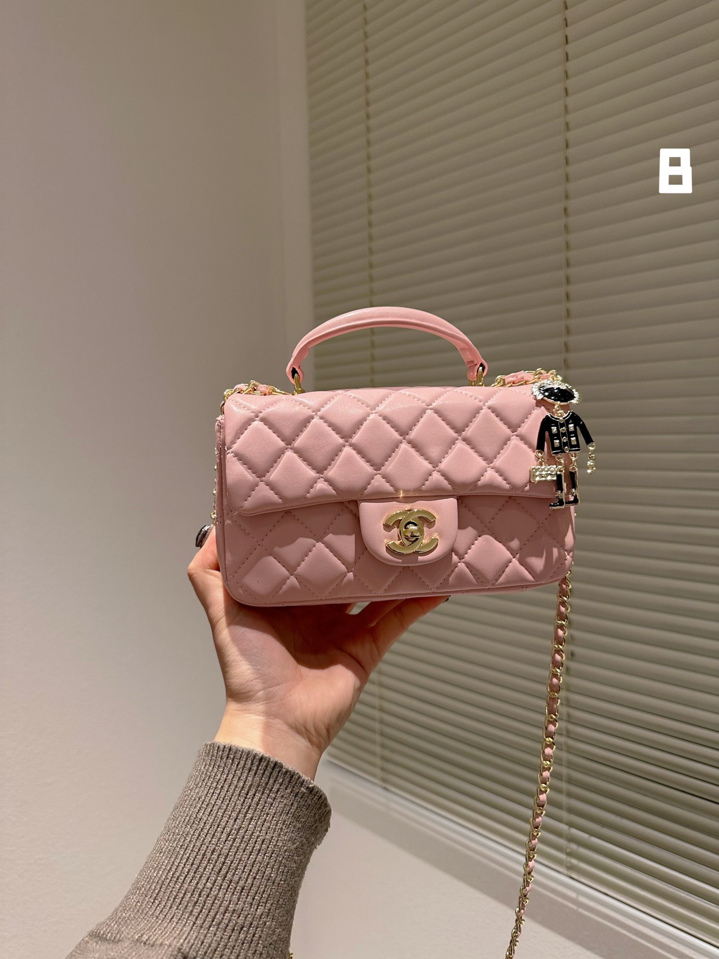 CC MINI FLAP BAG WITH TOP HANDLE LION CHARM PINK 21CM