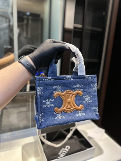 CE TRIOMPHE SMALL CABAS THAIS IN DENIM NAVY 25CM 199162FED 07AT