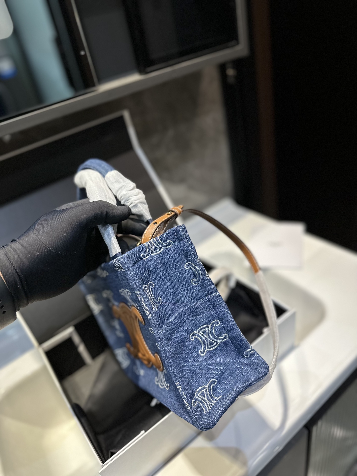 CE TRIOMPHE SMALL CABAS THAIS IN DENIM NAVY 25CM 199162FED 07AT