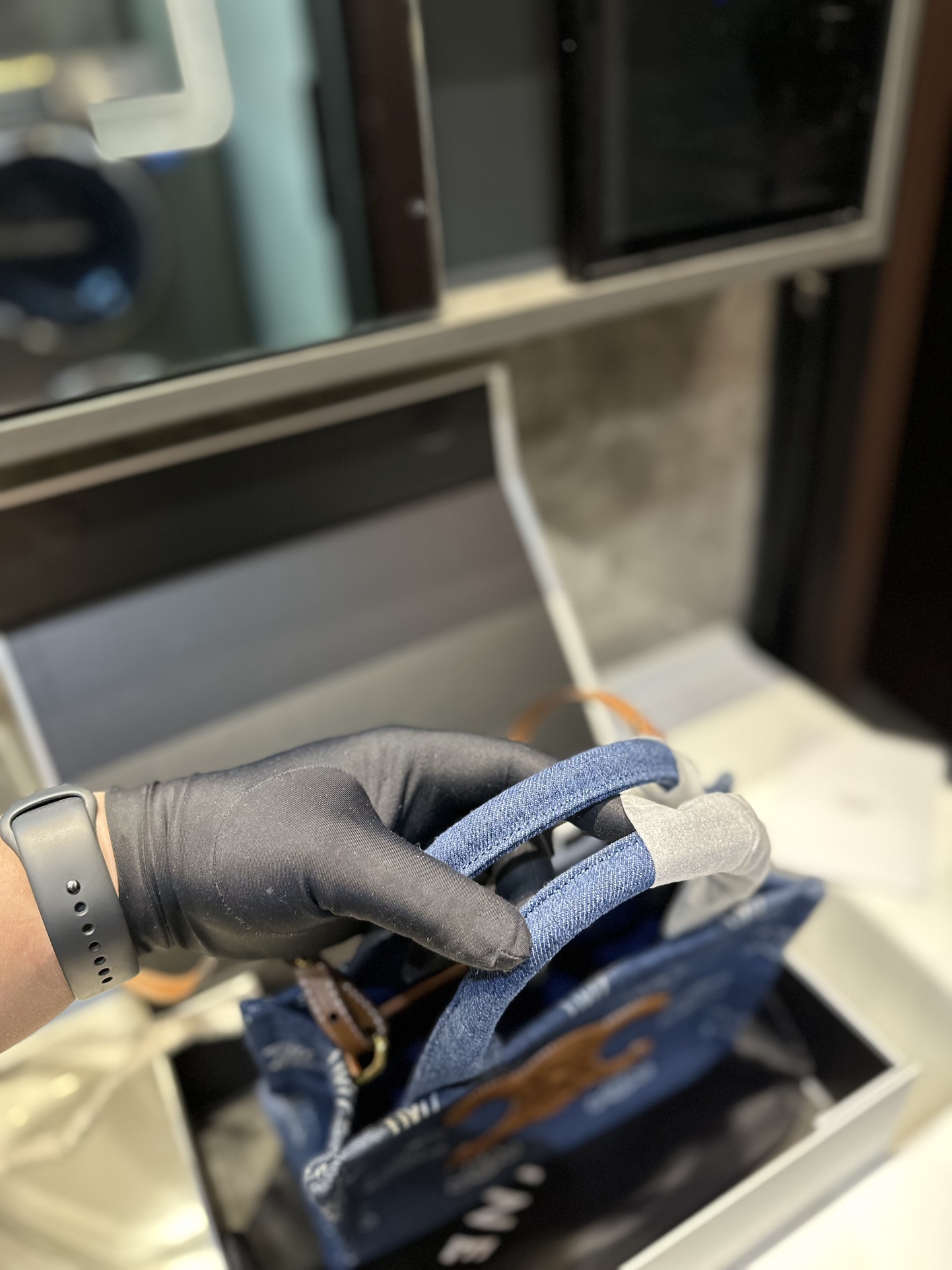 CE TRIOMPHE SMALL CABAS THAIS IN DENIM NAVY 25CM 199162FED 07AT