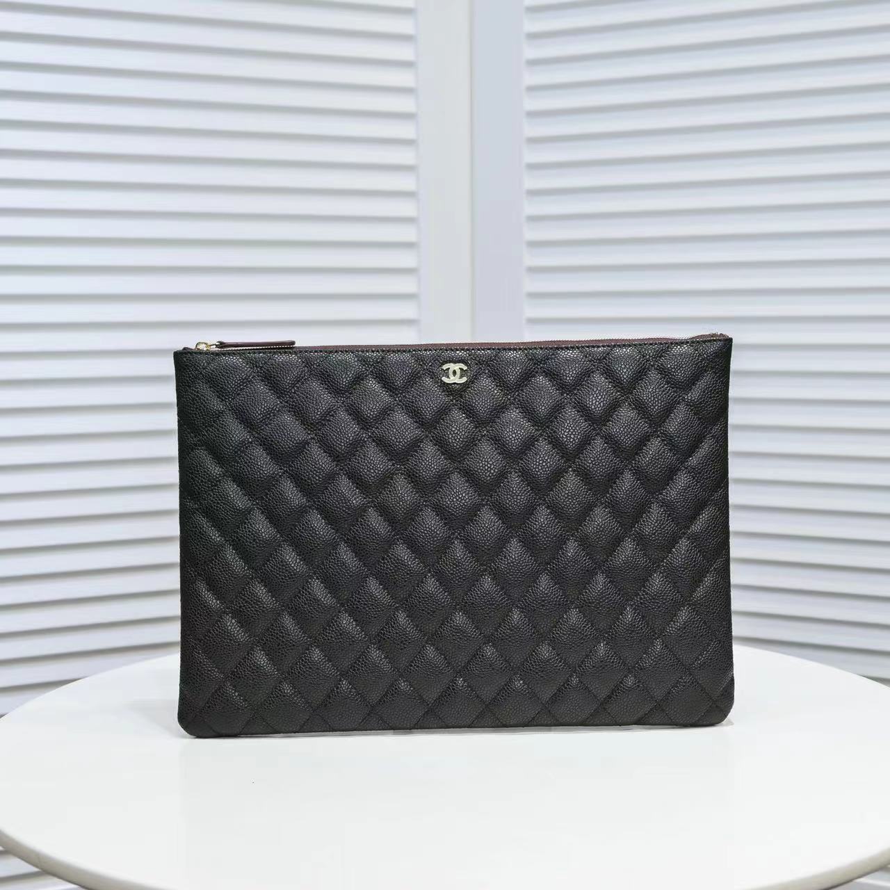 CHL POUCH CLASSIC BLACK LEATHER CLUTCH A82545