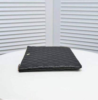 CHL POUCH CLASSIC BLACK LEATHER CLUTCH A82545