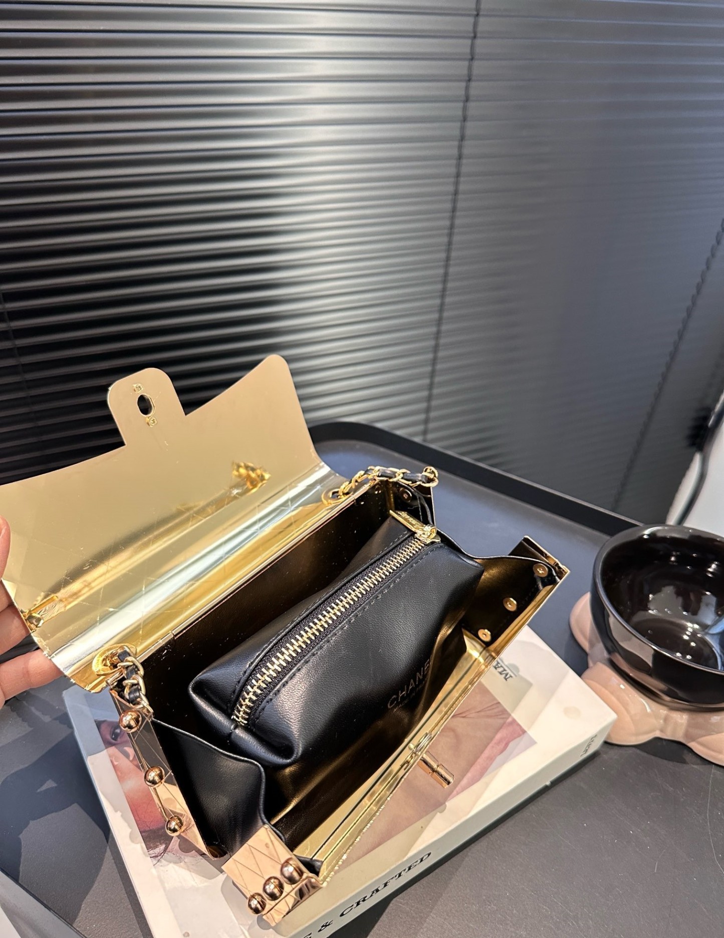 CC FLAP BAG GOLD METAL 18CM