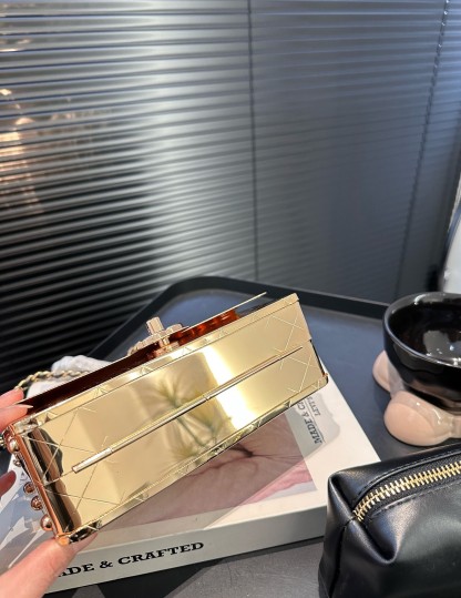 CC FLAP BAG GOLD METAL 18CM