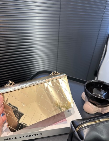 CC FLAP BAG GOLD METAL 18CM