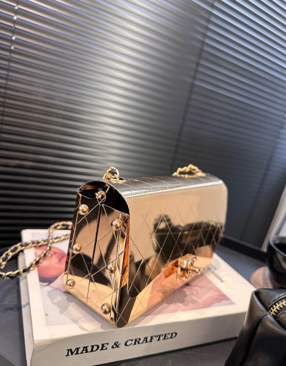 CC FLAP BAG GOLD METAL 18CM
