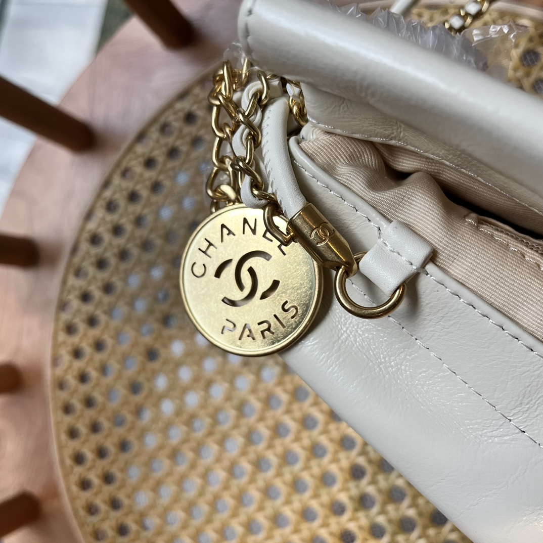 CC 22 SMALL HANDBAG BLACK WHITE GOLD TONE METAL 19CM AS3980 B16652 NY081