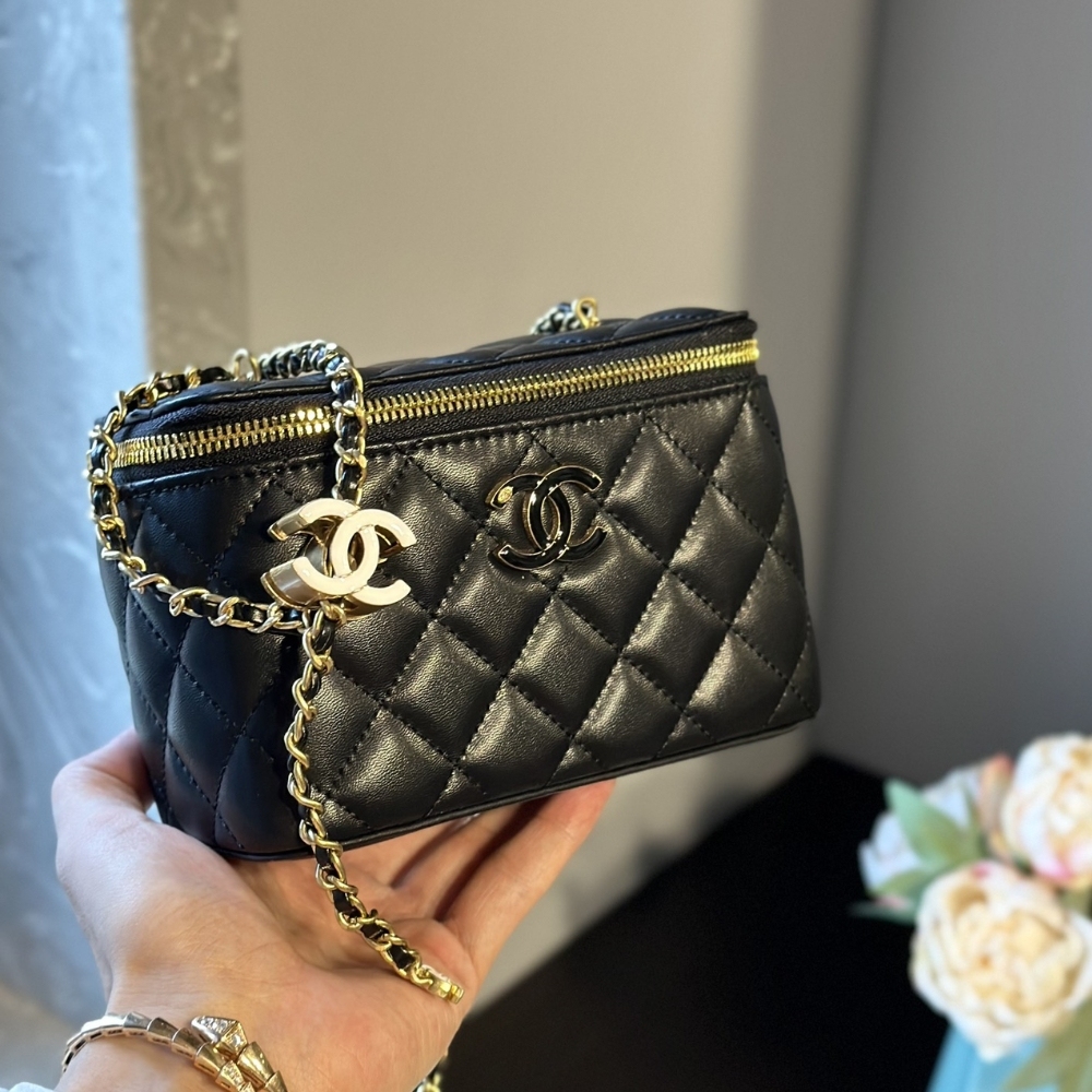 CC CLUTCH WITH CHAIN LAMBSKIN BLACK 16CM AP4046 B17687 94305