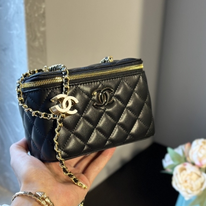 CC CLUTCH WITH CHAIN LAMBSKIN BLACK 16CM AP4046 B17687 94305