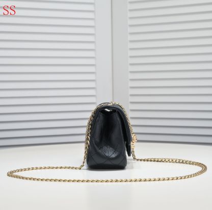 CC MINI FLAP BAG WITH FLOWER CHAIN BLACK 18CM