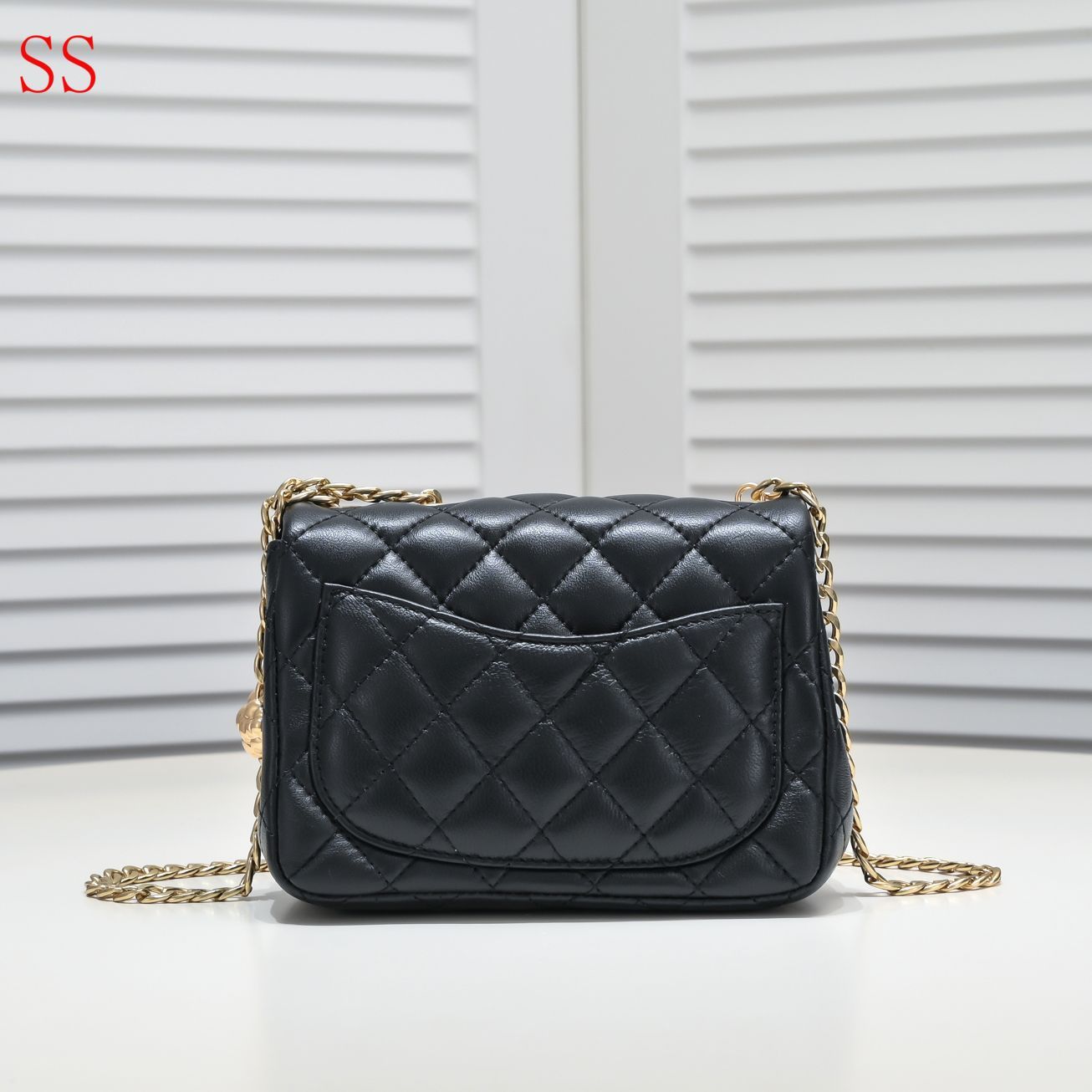 CC MINI FLAP BAG WITH FLOWER CHAIN BLACK 18CM