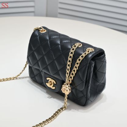 CC MINI FLAP BAG WITH FLOWER CHAIN BLACK 18CM